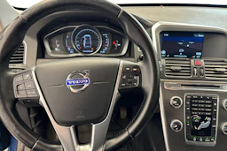 sininen Volvo XC60 2016 kuva 7.
