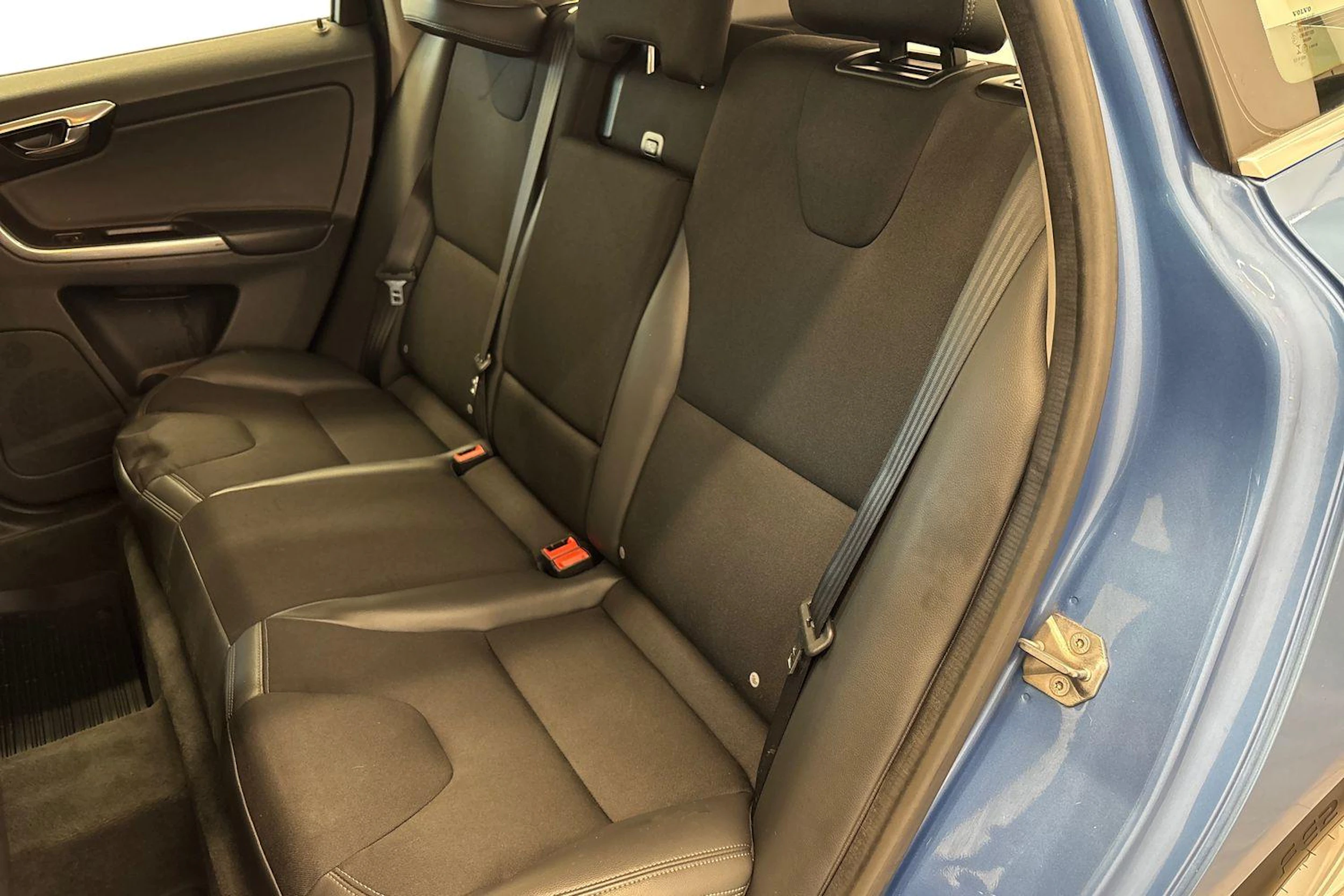 sininen Volvo XC60 2016 kuva 8.