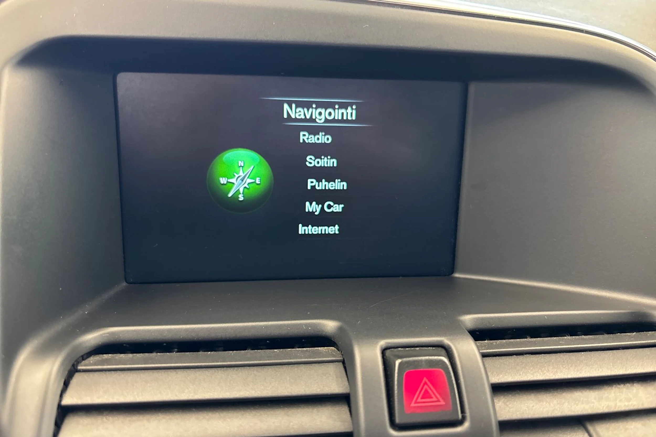 sininen Volvo XC60 2016 kuva 14.