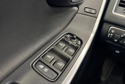 sininen Volvo XC60 2016 kuva 16.