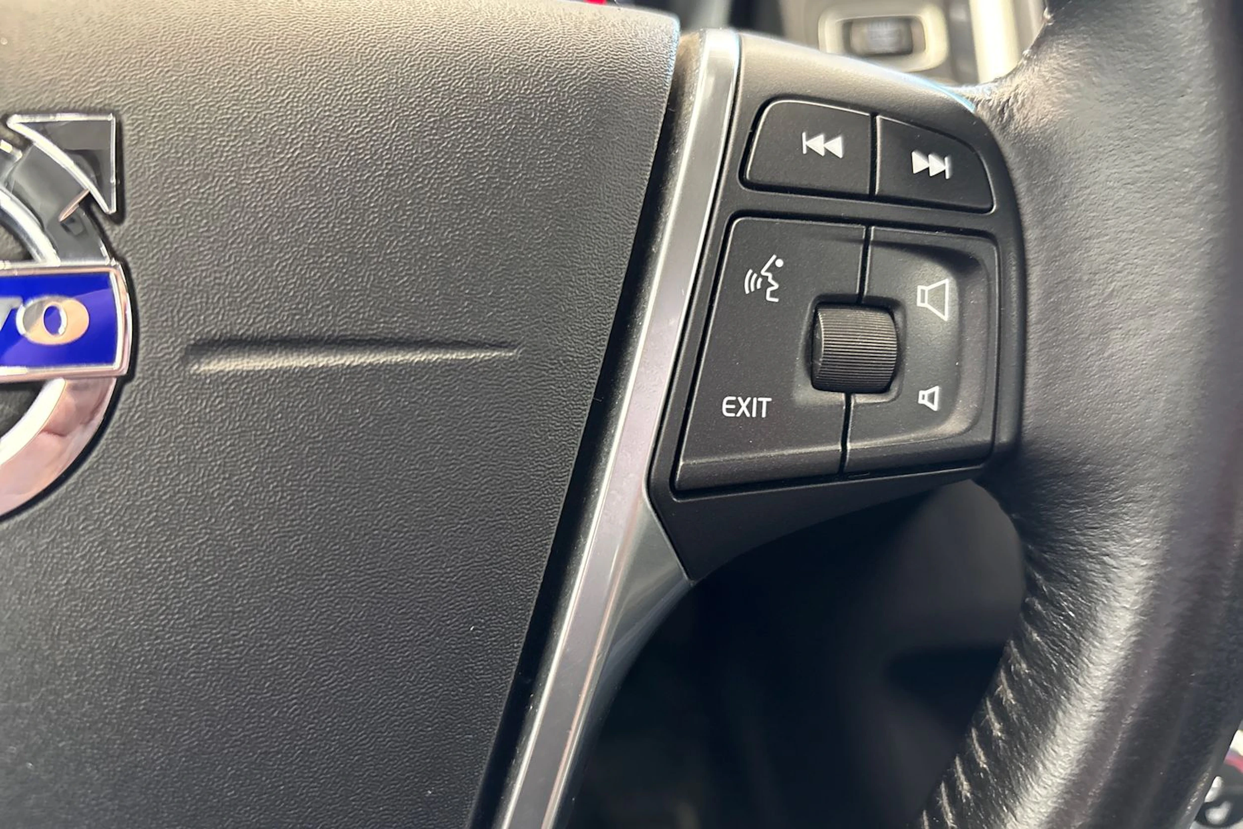 sininen Volvo XC60 2016 kuva 19.