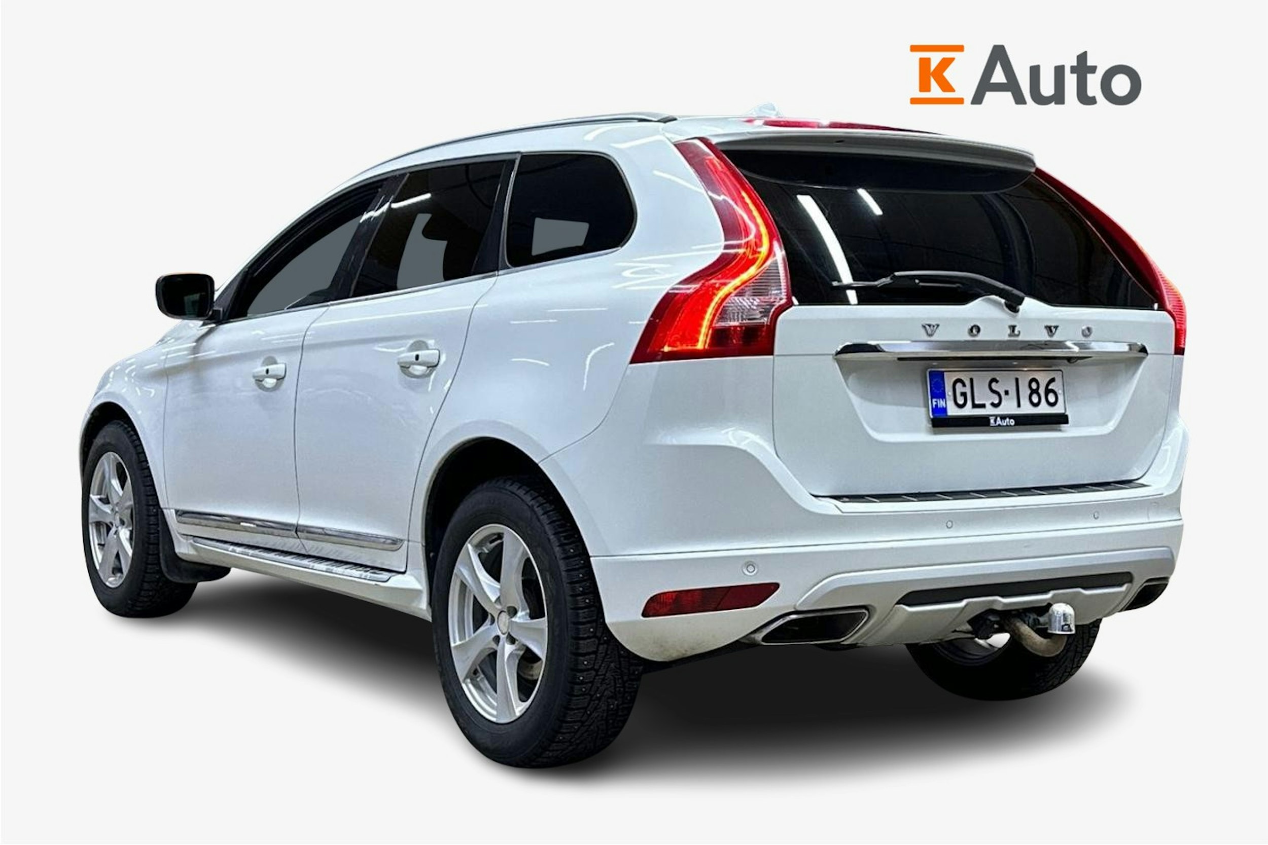 valkoinen Volvo XC60 2016 kuva 2.