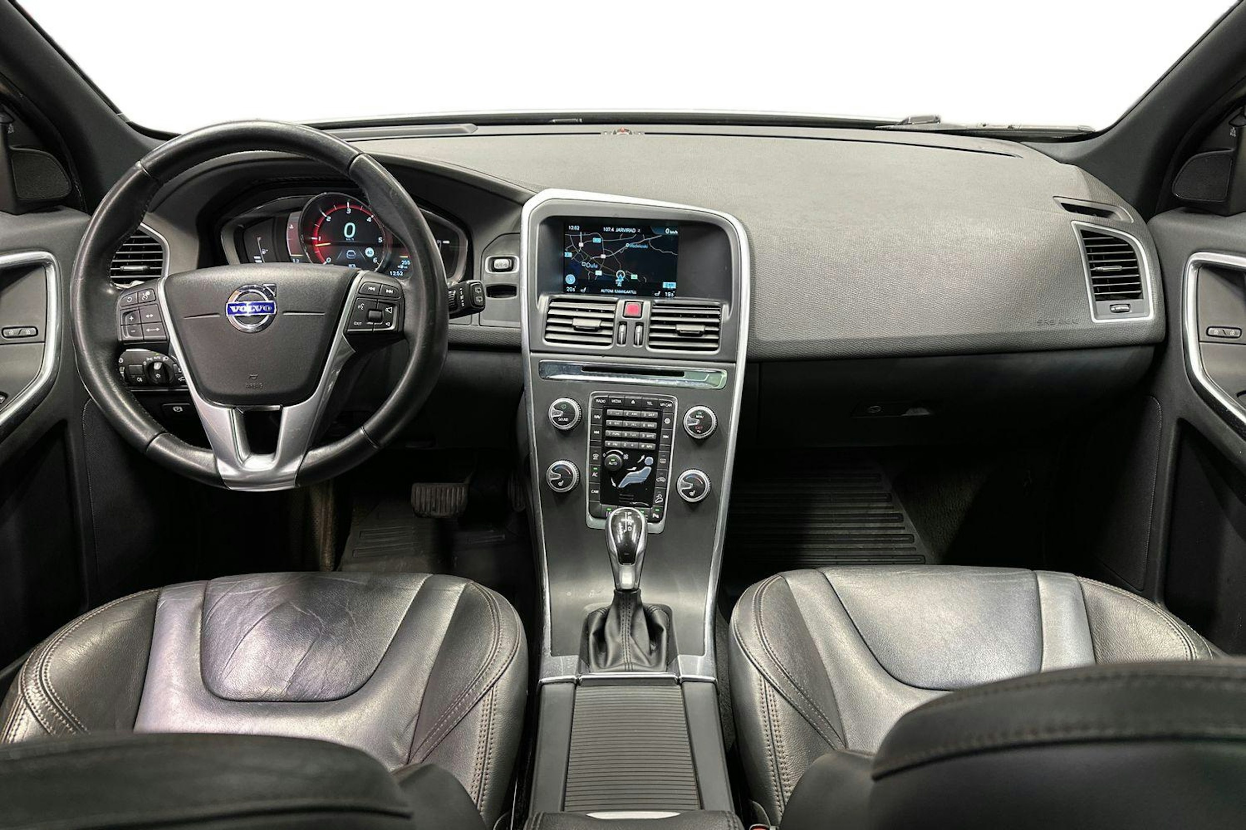 valkoinen Volvo XC60 2016 kuva 9.