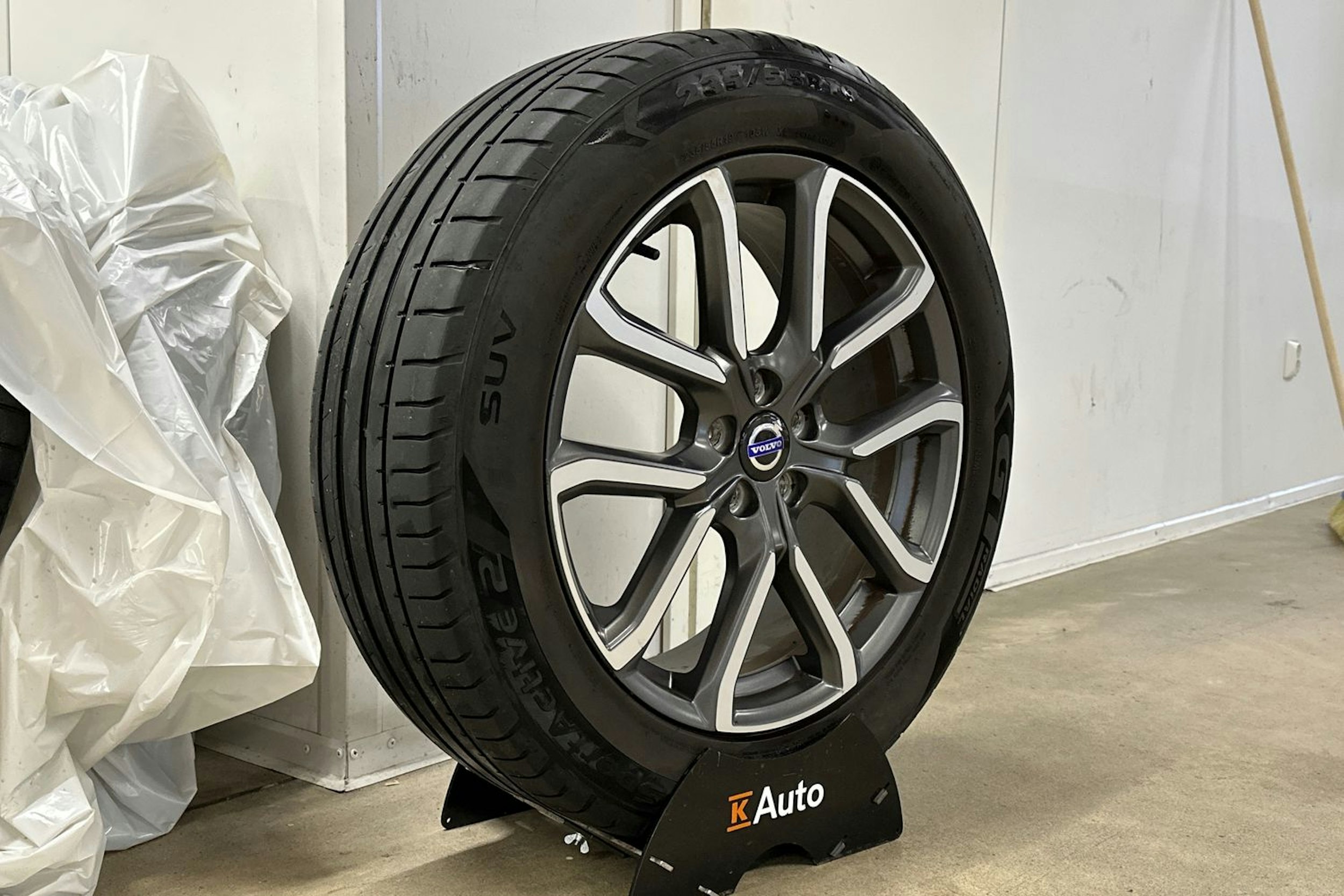 valkoinen Volvo XC60 2016 kuva 13.