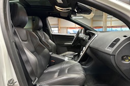 valkoinen Volvo XC60 2016 kuva 14.