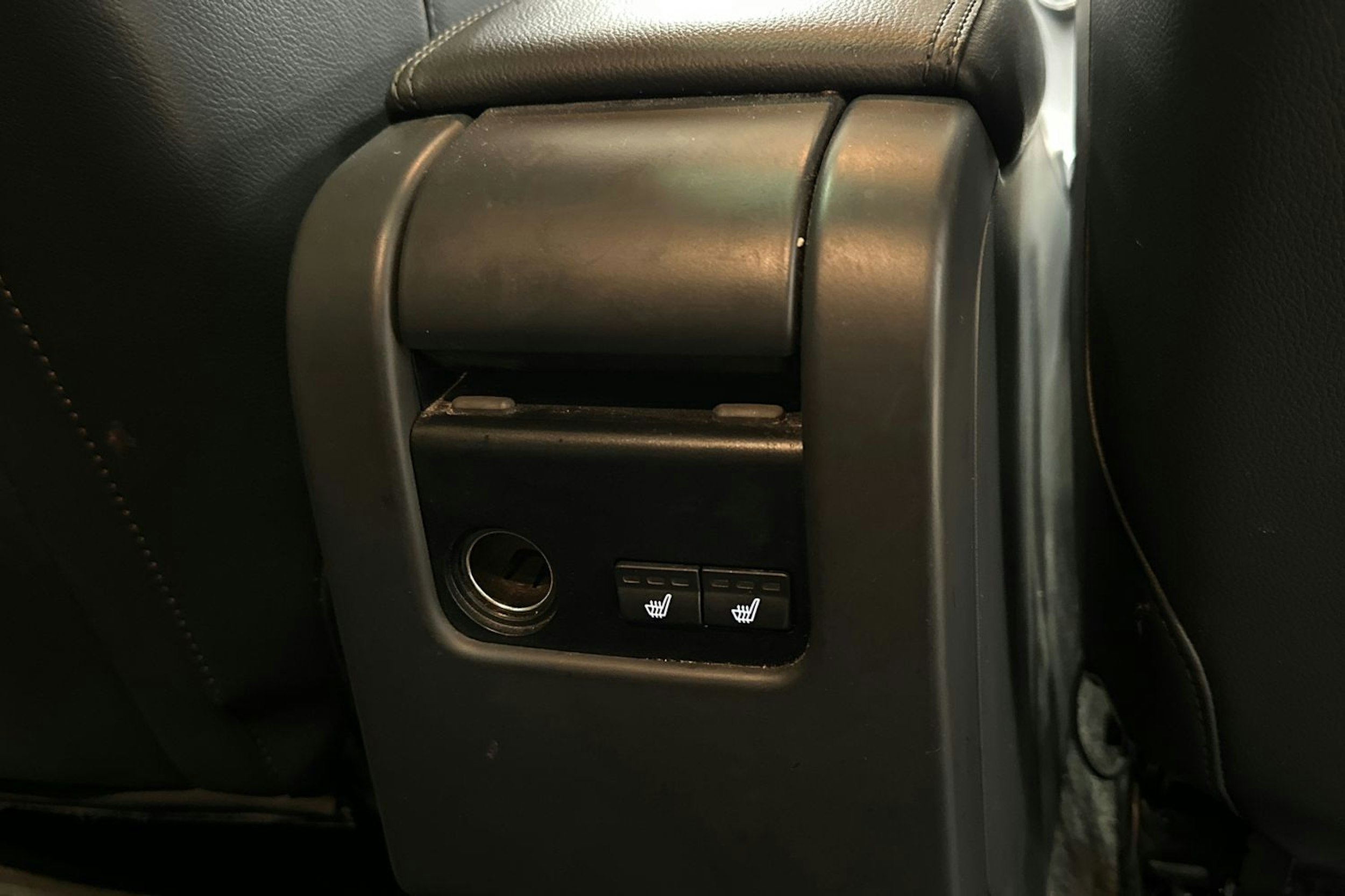 valkoinen Volvo XC60 2016 kuva 15.