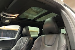 valkoinen Volvo XC60 2016 kuva 17.