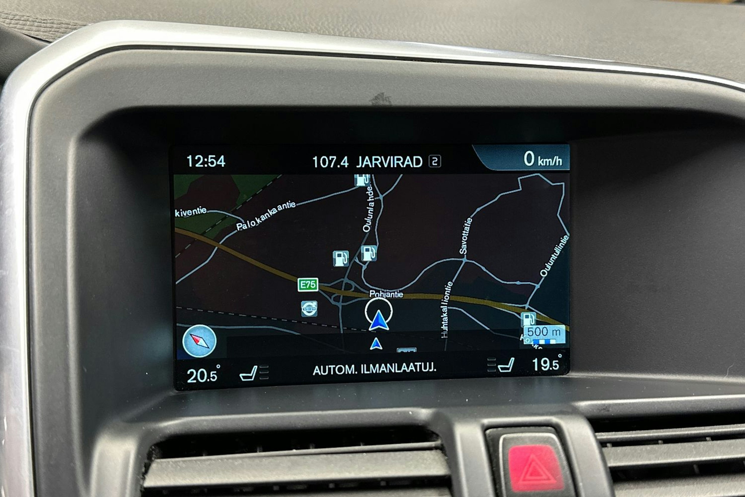 valkoinen Volvo XC60 2016 kuva 18.