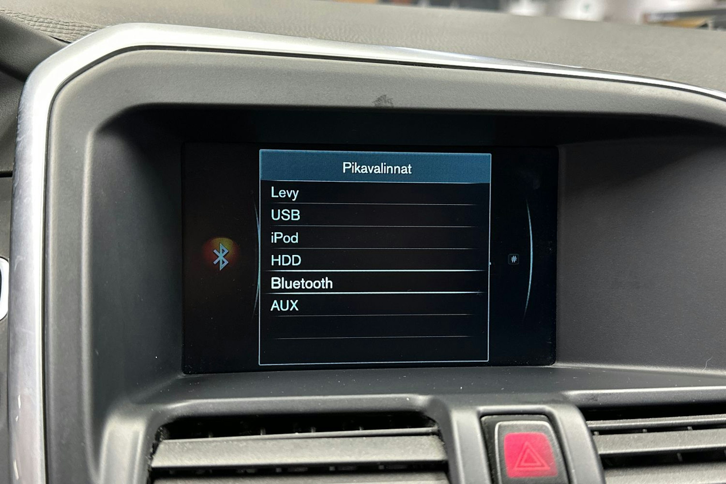 valkoinen Volvo XC60 2016 kuva 20.