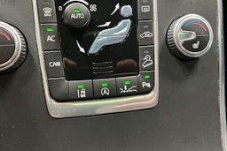 valkoinen Volvo XC60 2016 kuva 22.