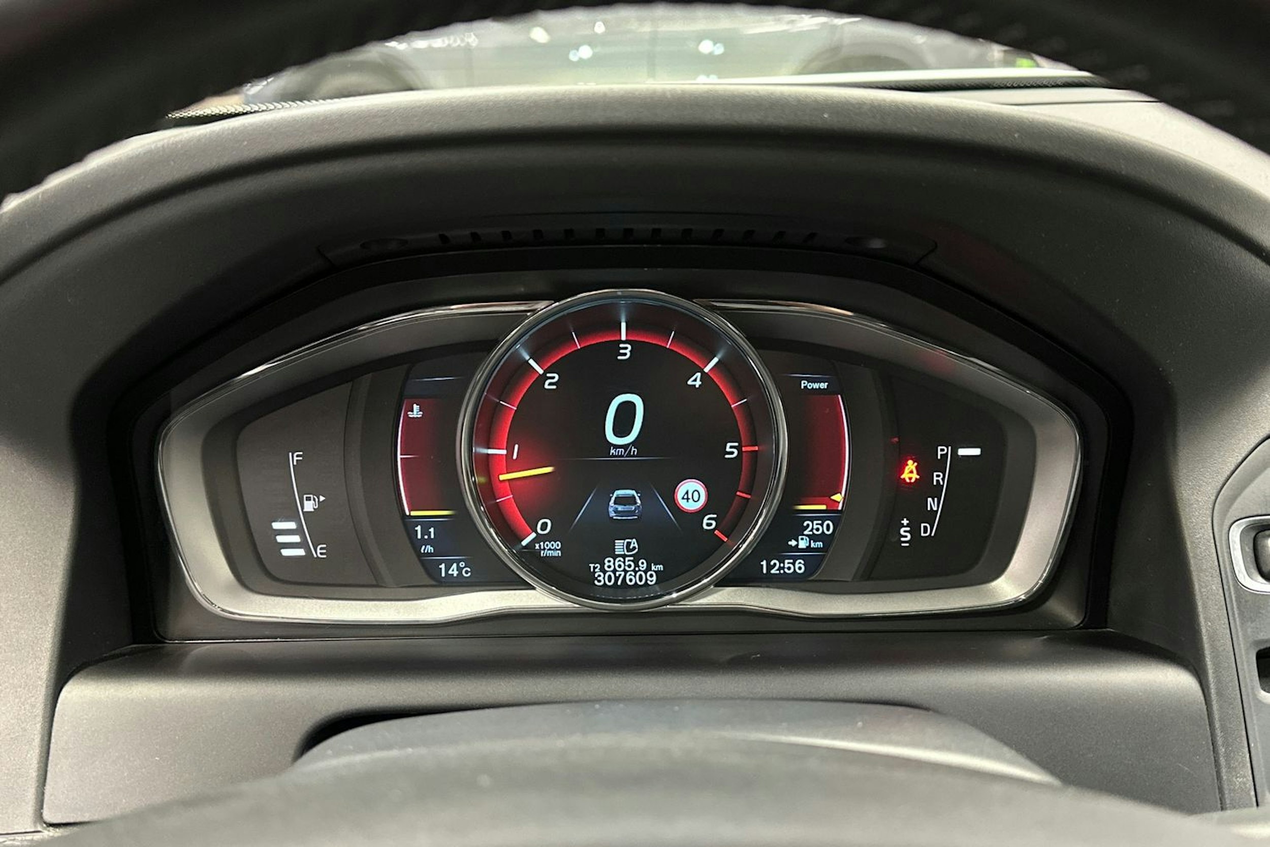 valkoinen Volvo XC60 2016 kuva 24.