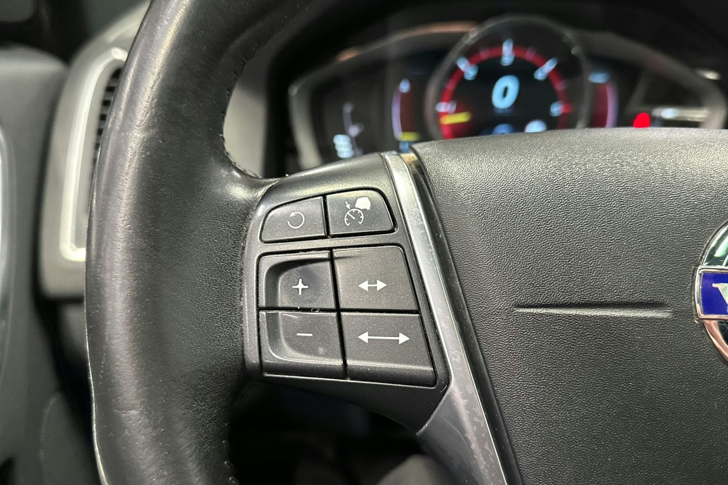 valkoinen Volvo XC60 2016 kuva 25.