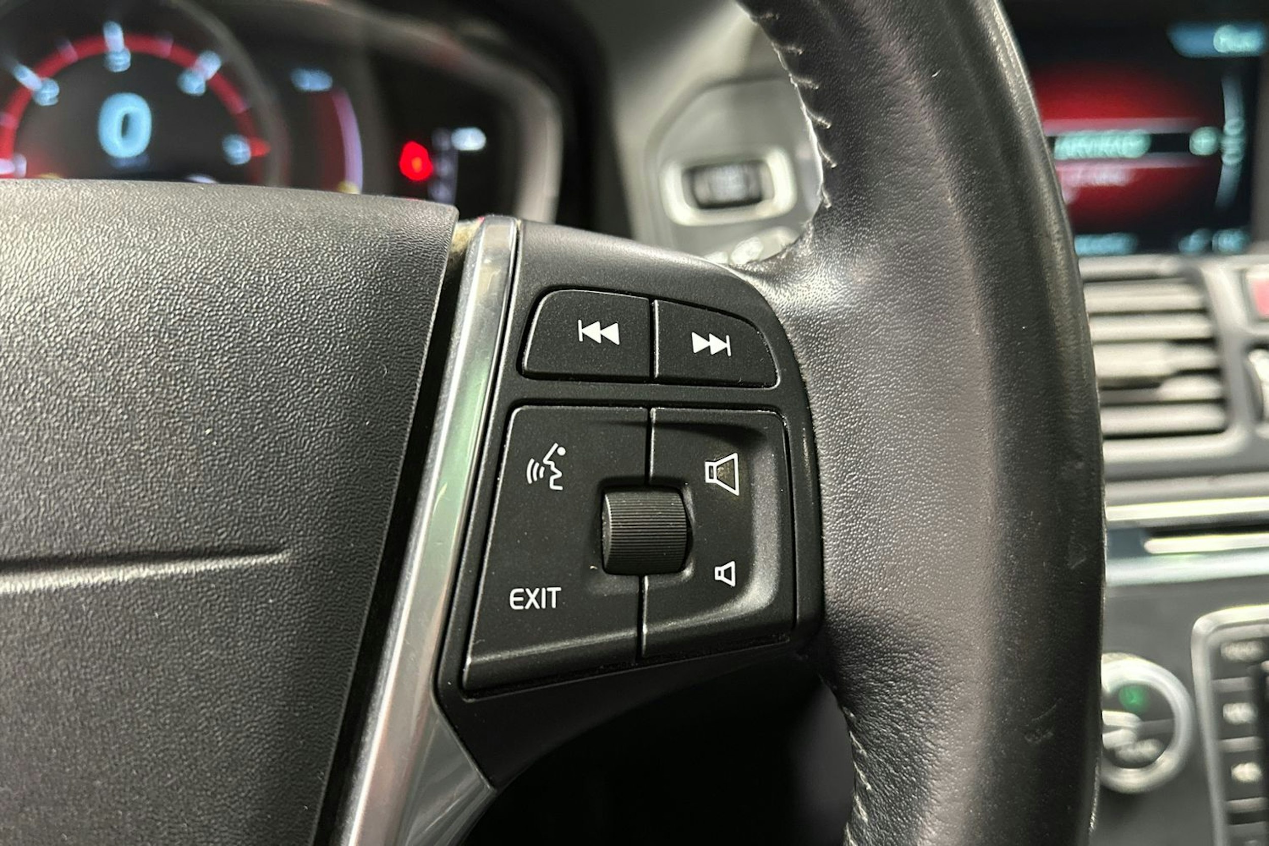 valkoinen Volvo XC60 2016 kuva 26.