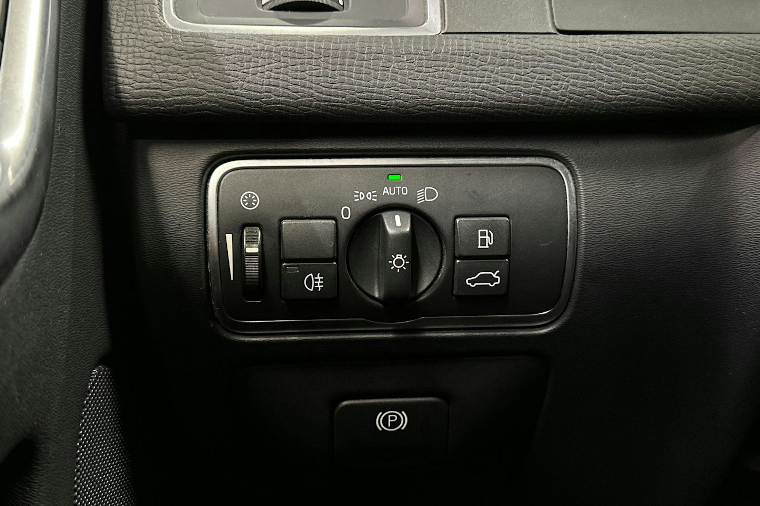 valkoinen Volvo XC60 2016 kuva 27.