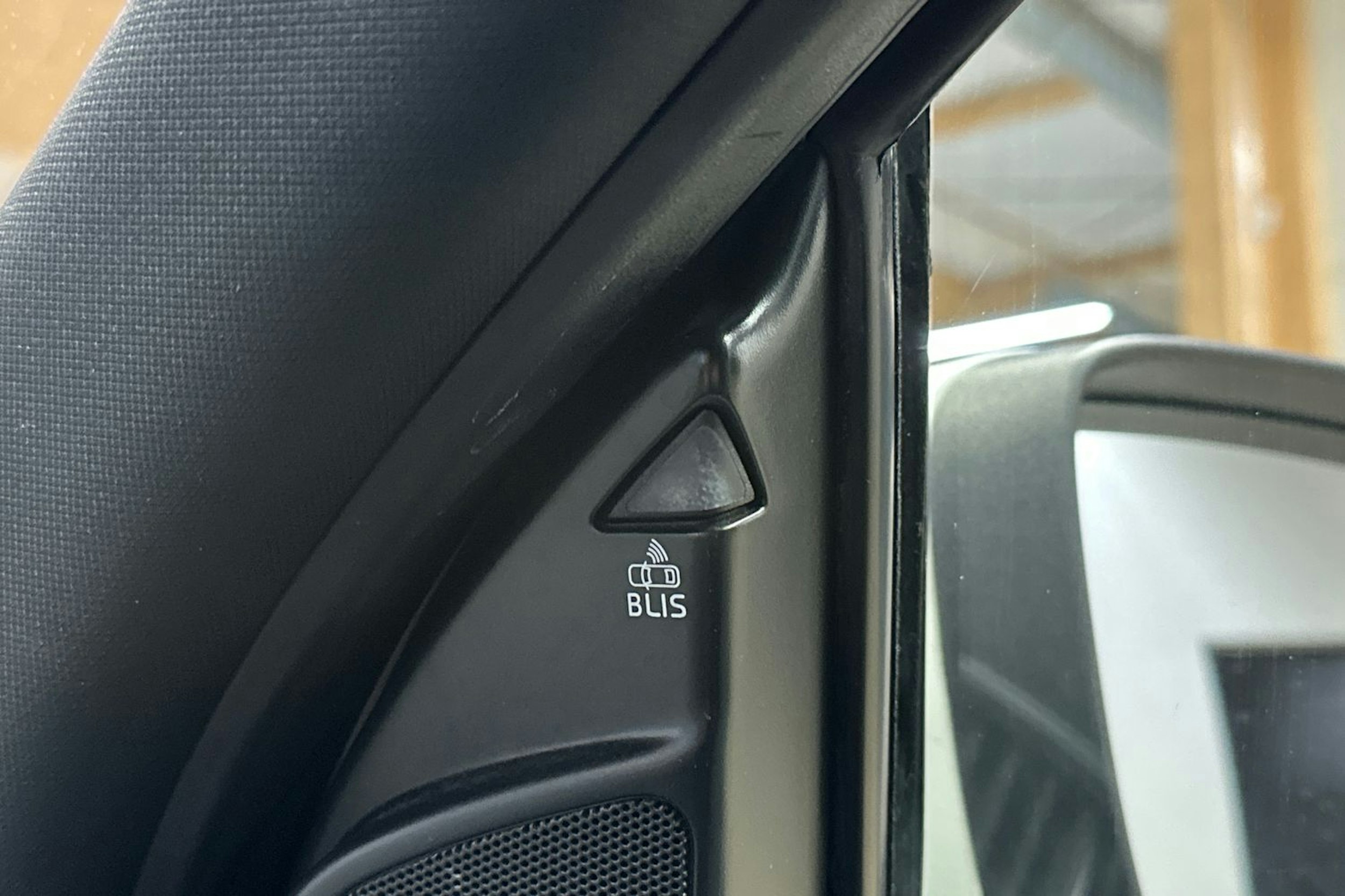 valkoinen Volvo XC60 2016 kuva 28.