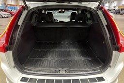 valkoinen Volvo XC60 2016 kuva 29.