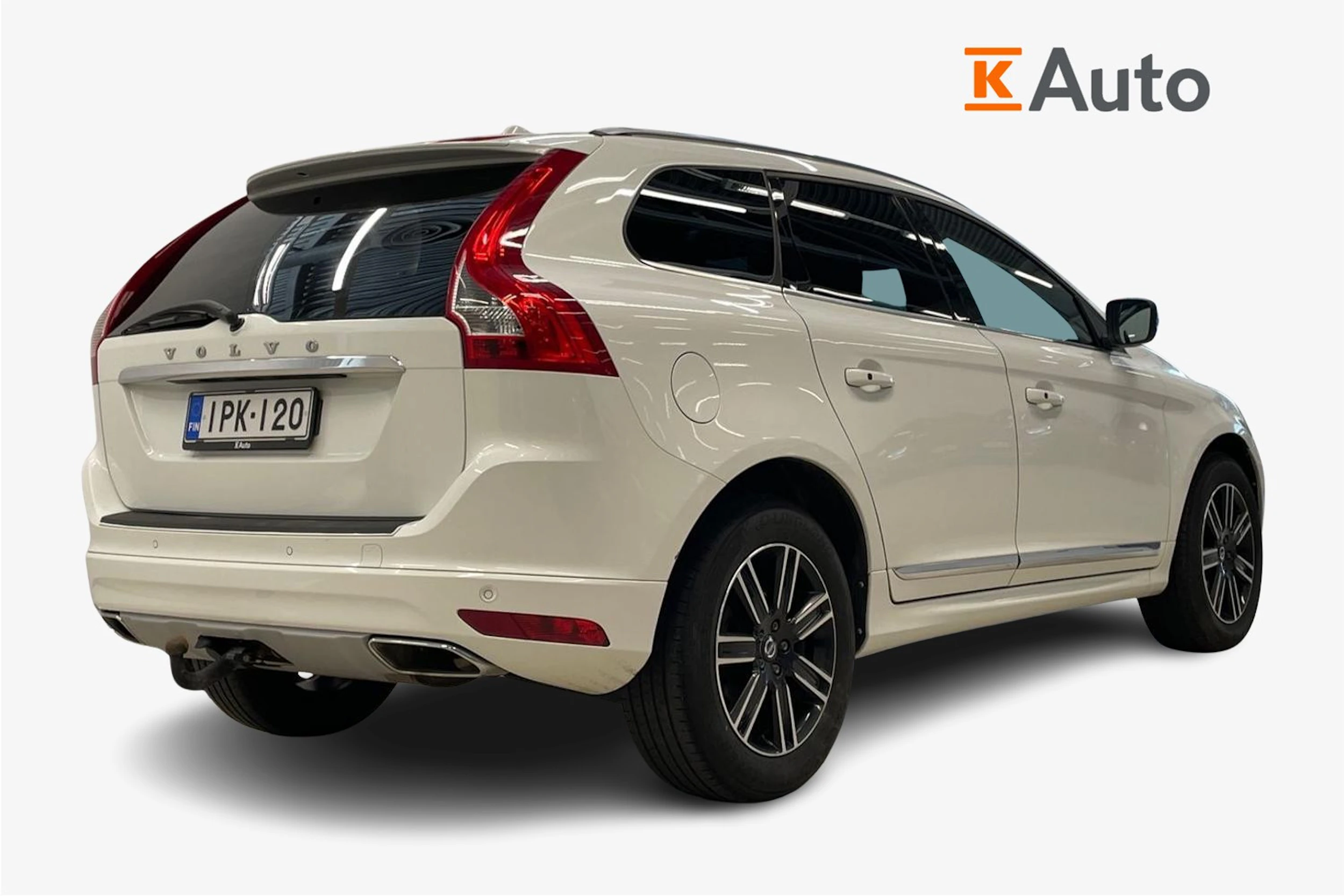 valkoinen Volvo XC60 2016 kuva 2.