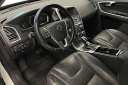 valkoinen Volvo XC60 2016 kuva 6.