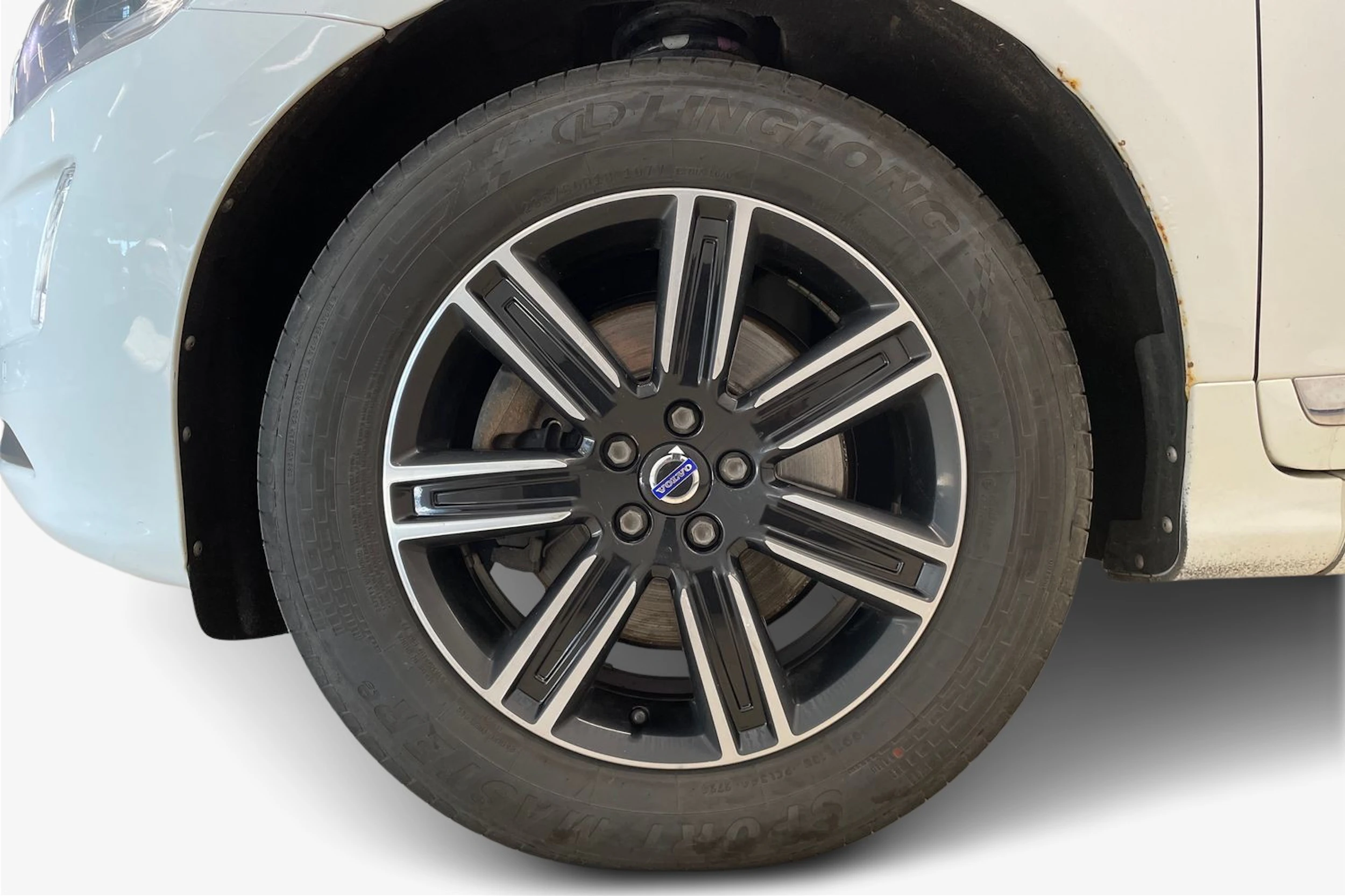 valkoinen Volvo XC60 2016 kuva 9.