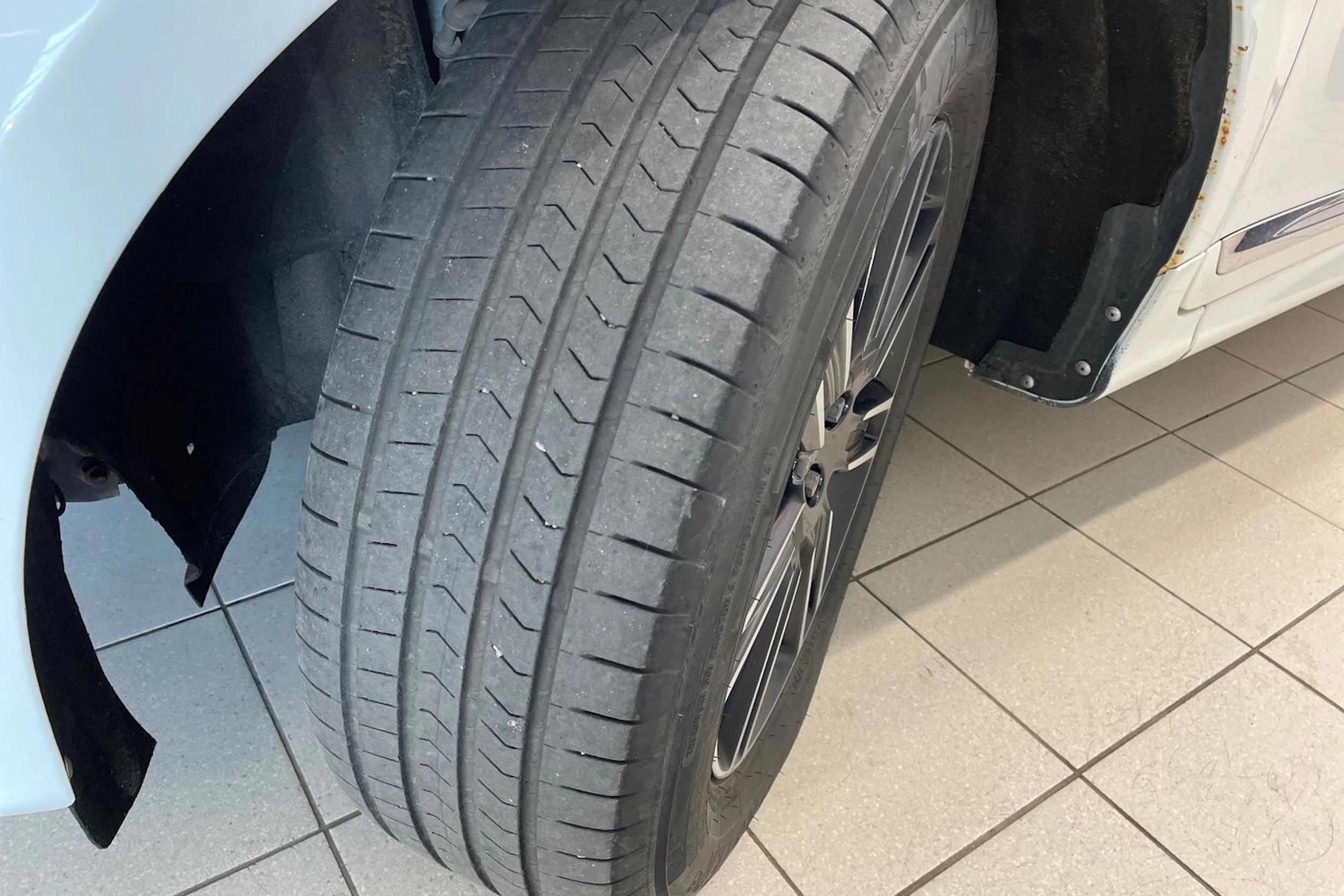 valkoinen Volvo XC60 2016 kuva 10.