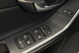 valkoinen Volvo XC60 2016 kuva 11.