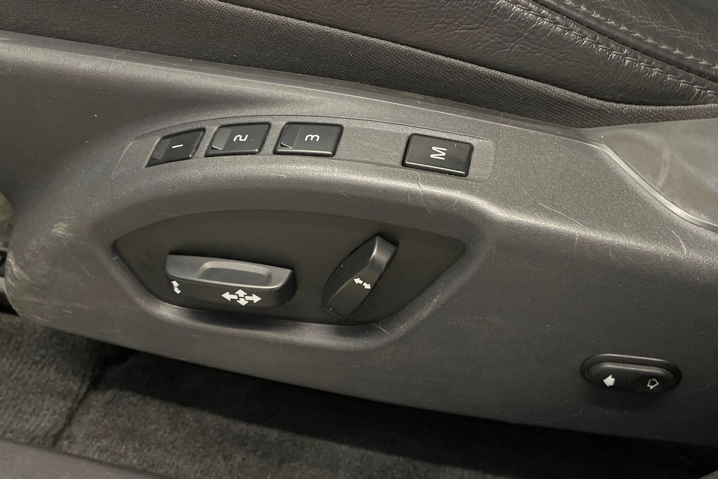 valkoinen Volvo XC60 2016 kuva 12.