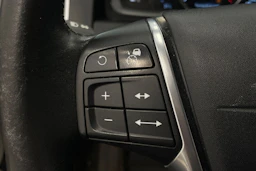 valkoinen Volvo XC60 2016 kuva 14.