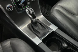valkoinen Volvo XC60 2016 kuva 16.