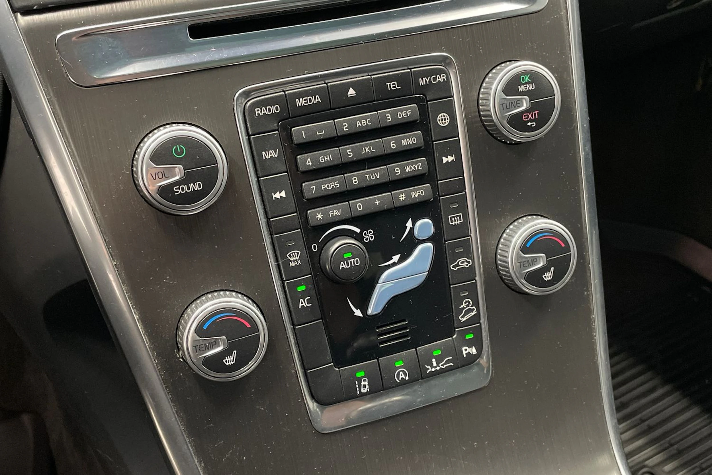 valkoinen Volvo XC60 2016 kuva 17.