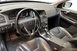 musta Volvo XC60 2016 kuva 7.