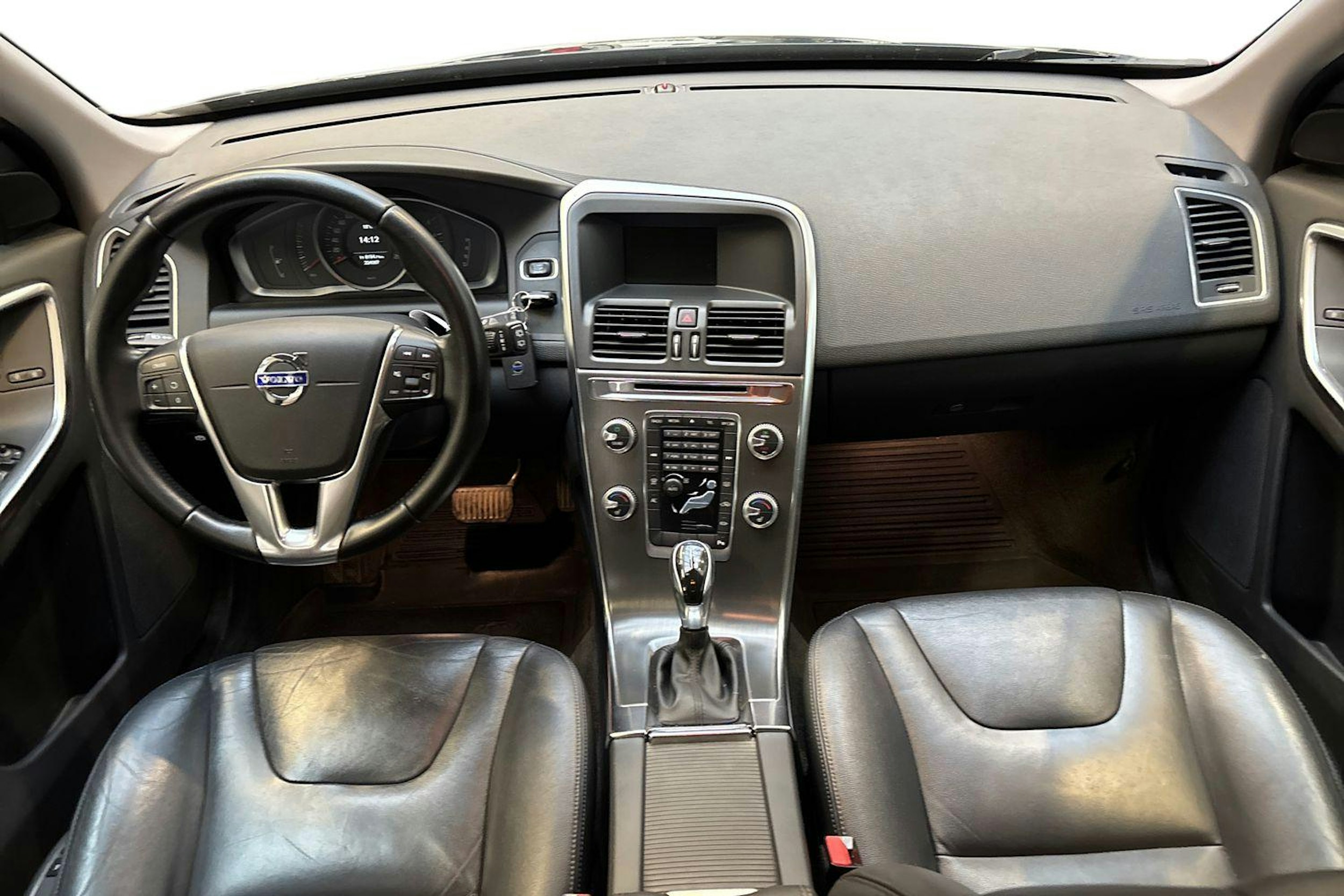 musta Volvo XC60 2016 kuva 9.