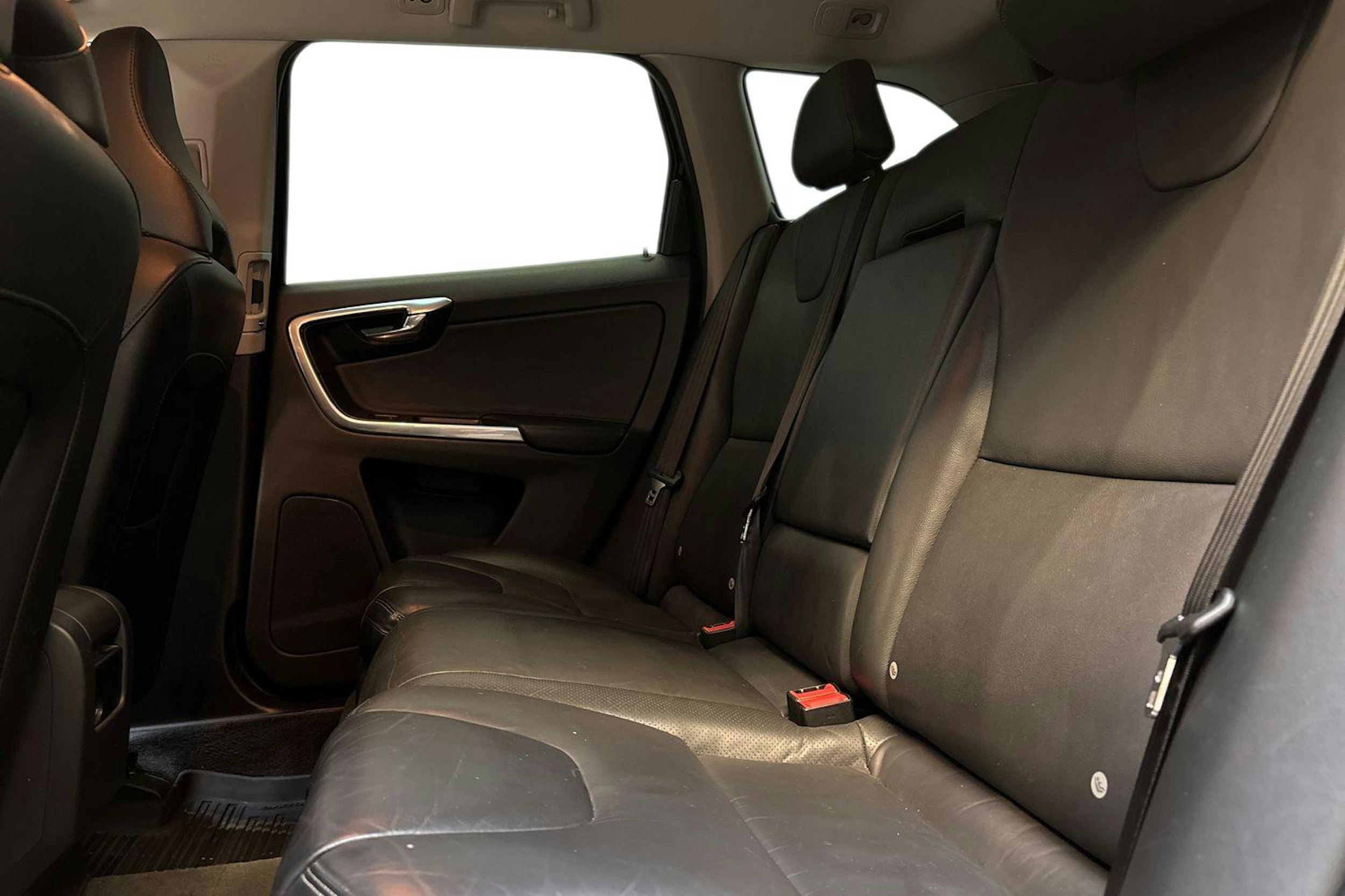 musta Volvo XC60 2016 kuva 10.