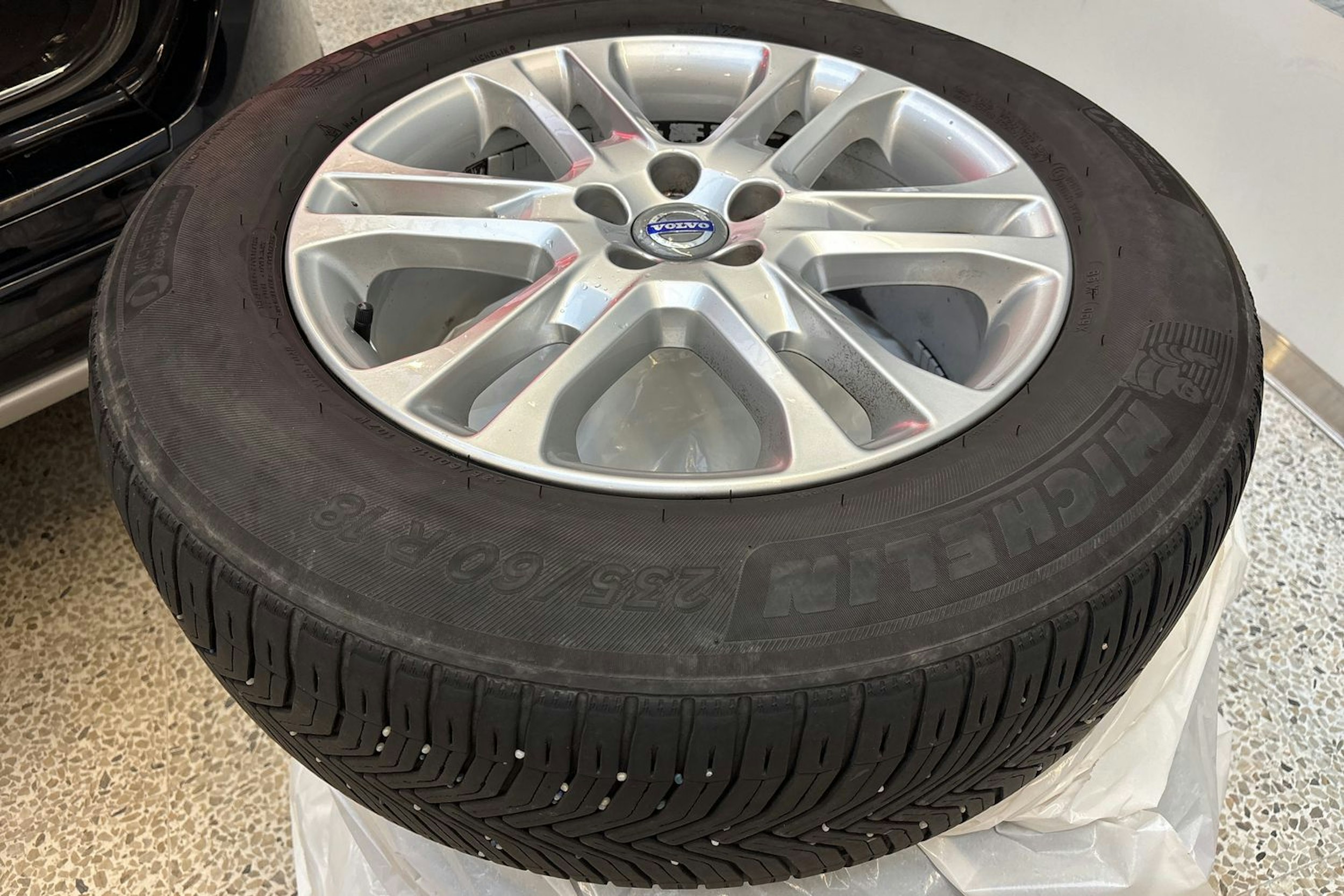 musta Volvo XC60 2016 kuva 14.