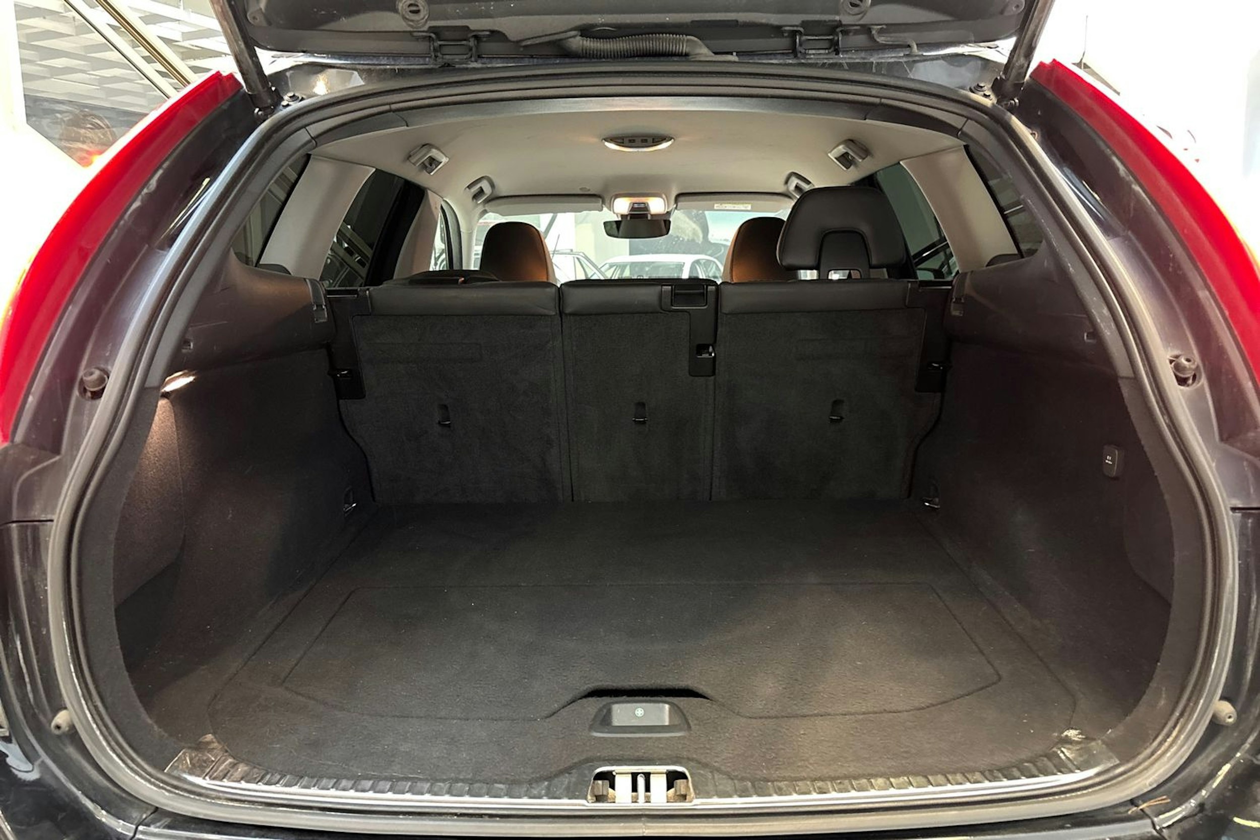 musta Volvo XC60 2016 kuva 15.