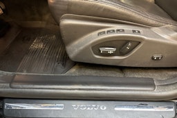 musta Volvo XC60 2016 kuva 17.