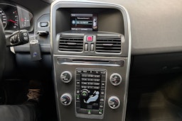 musta Volvo XC60 2016 kuva 22.