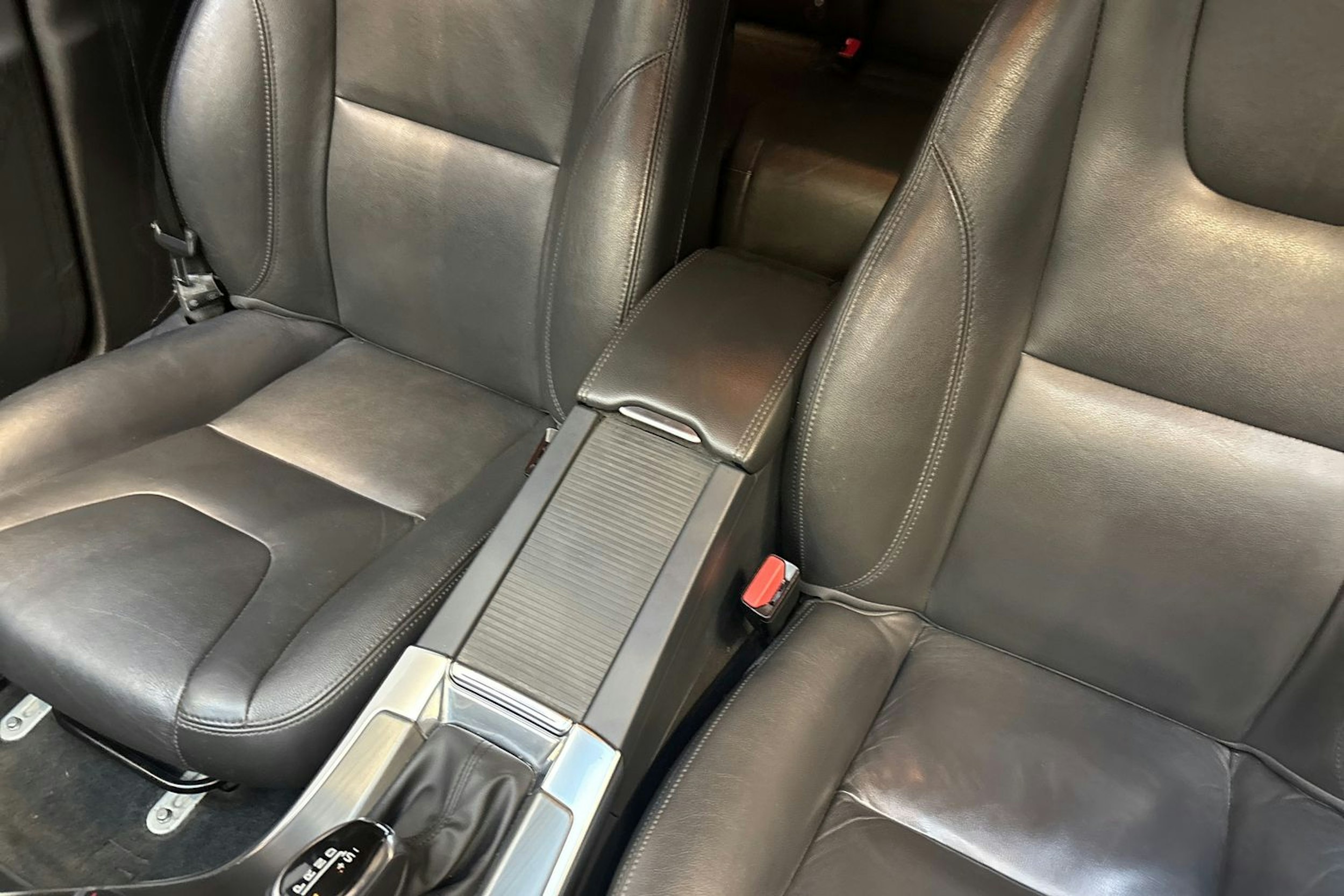 musta Volvo XC60 2016 kuva 24.