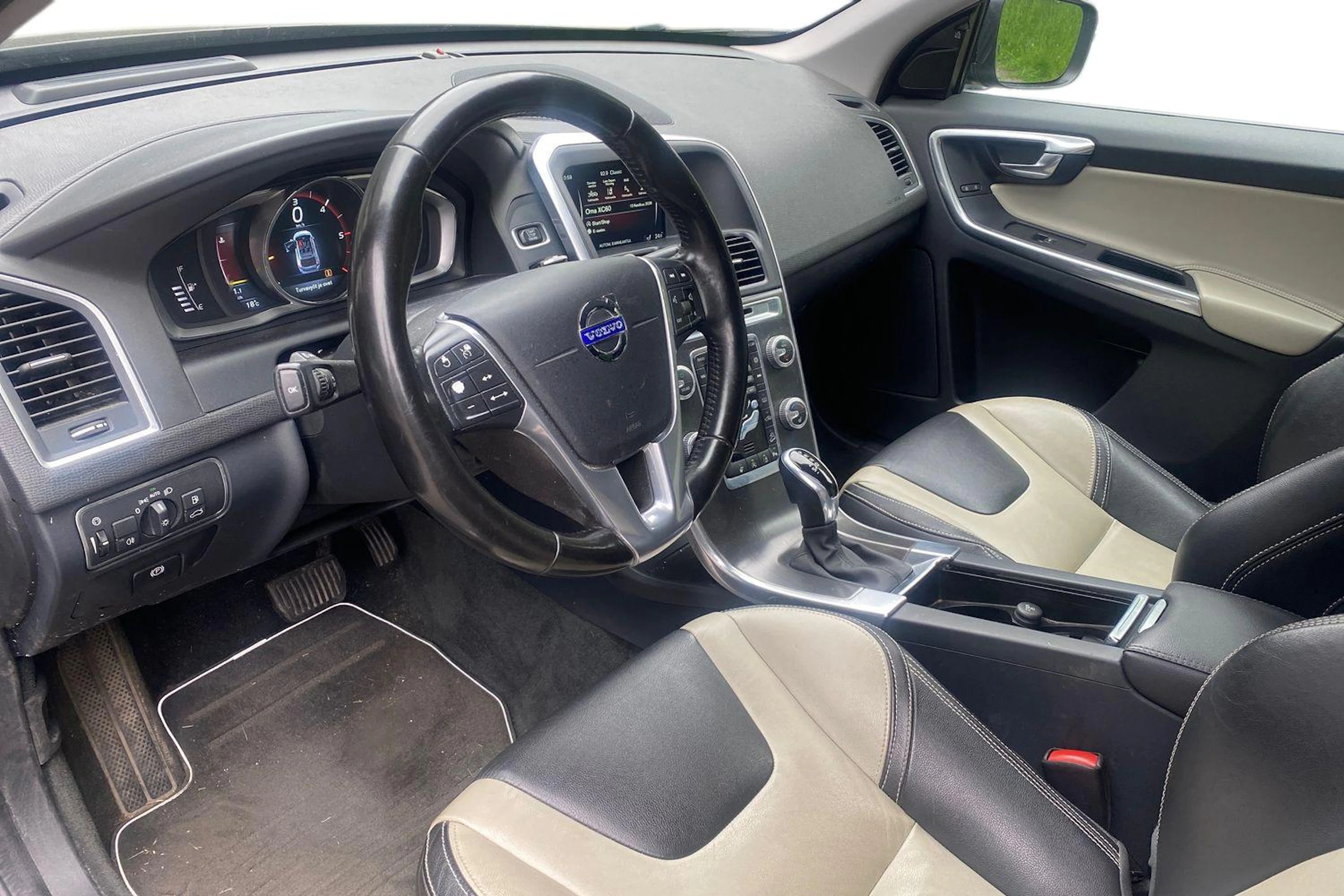 musta Volvo XC60 2016 kuva 3.
