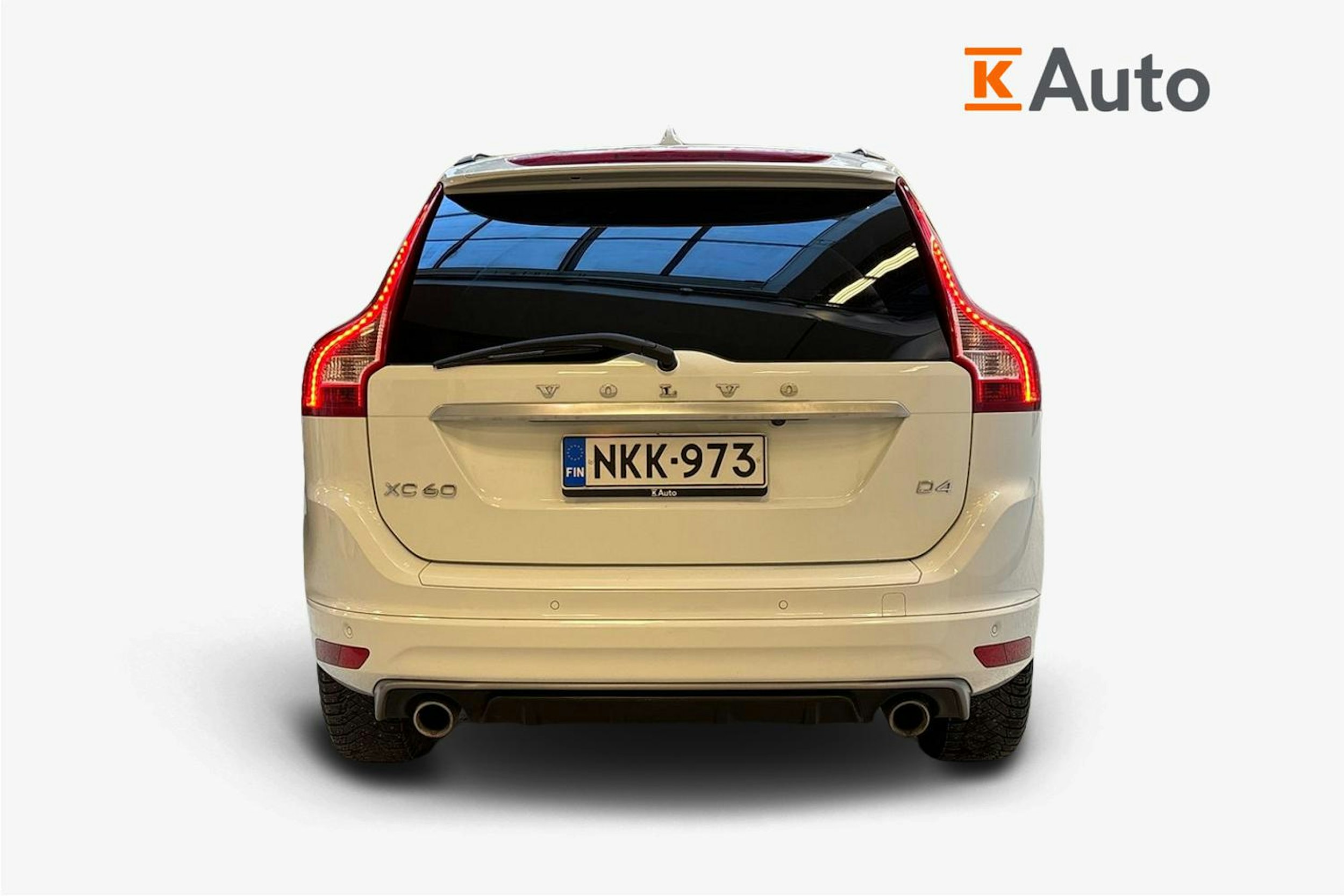 valkoinen Volvo XC60 2016 kuva 3.