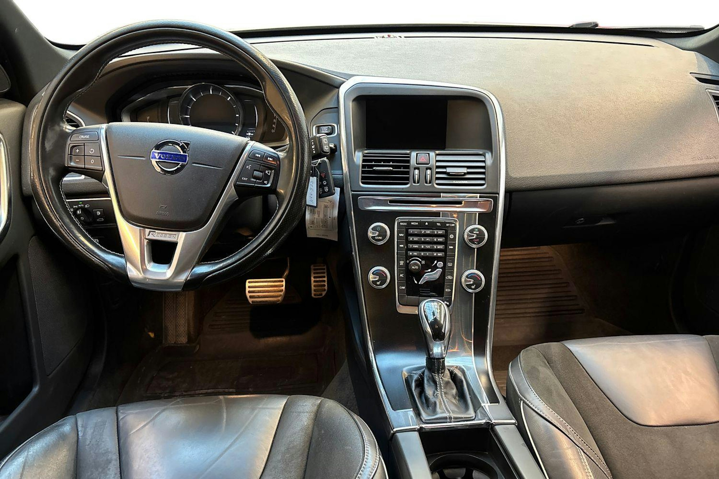 valkoinen Volvo XC60 2016 kuva 9.