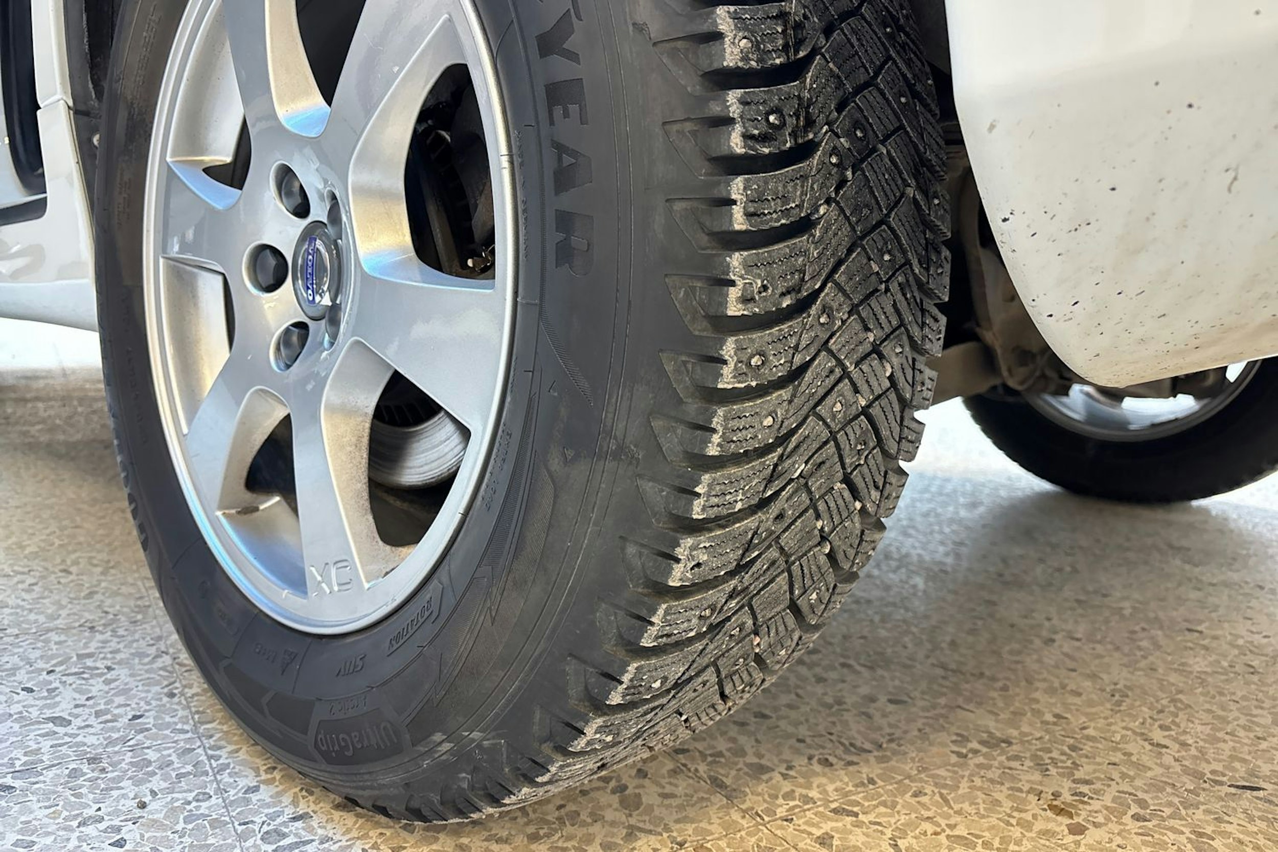 valkoinen Volvo XC60 2016 kuva 13.