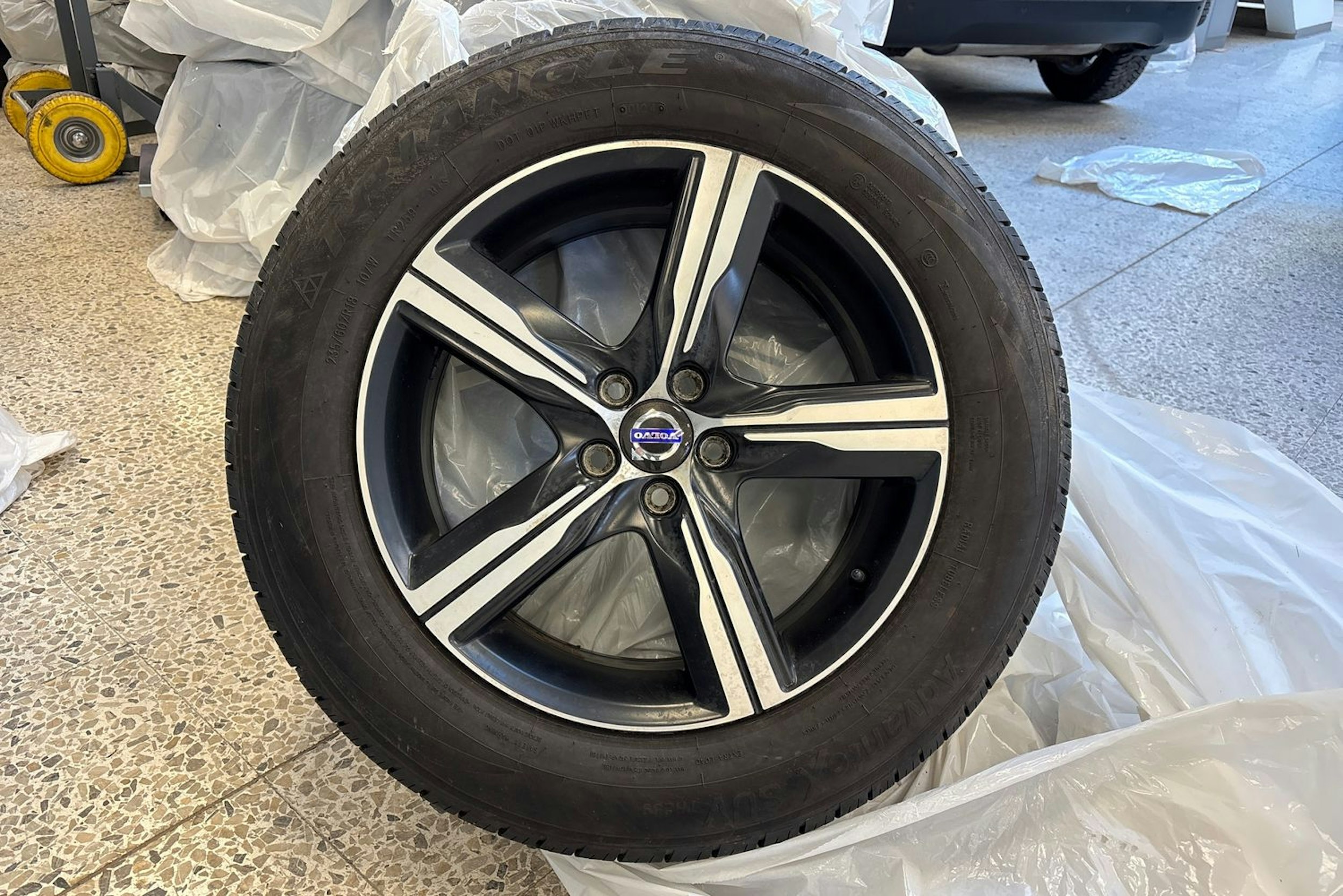 valkoinen Volvo XC60 2016 kuva 14.