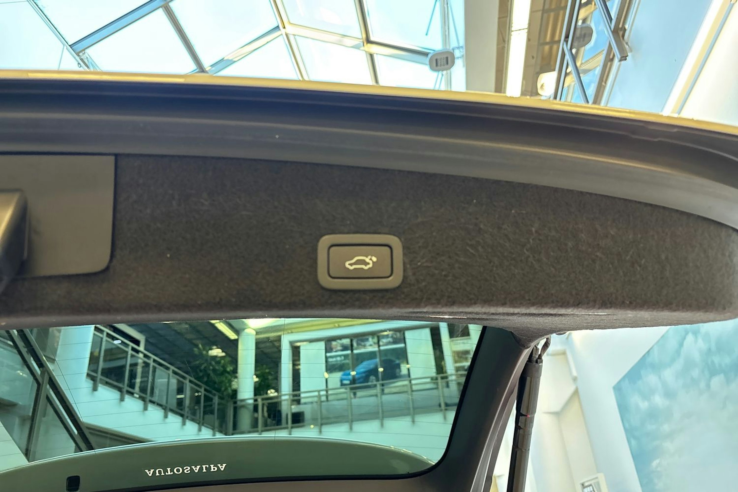 valkoinen Volvo XC60 2016 kuva 16.