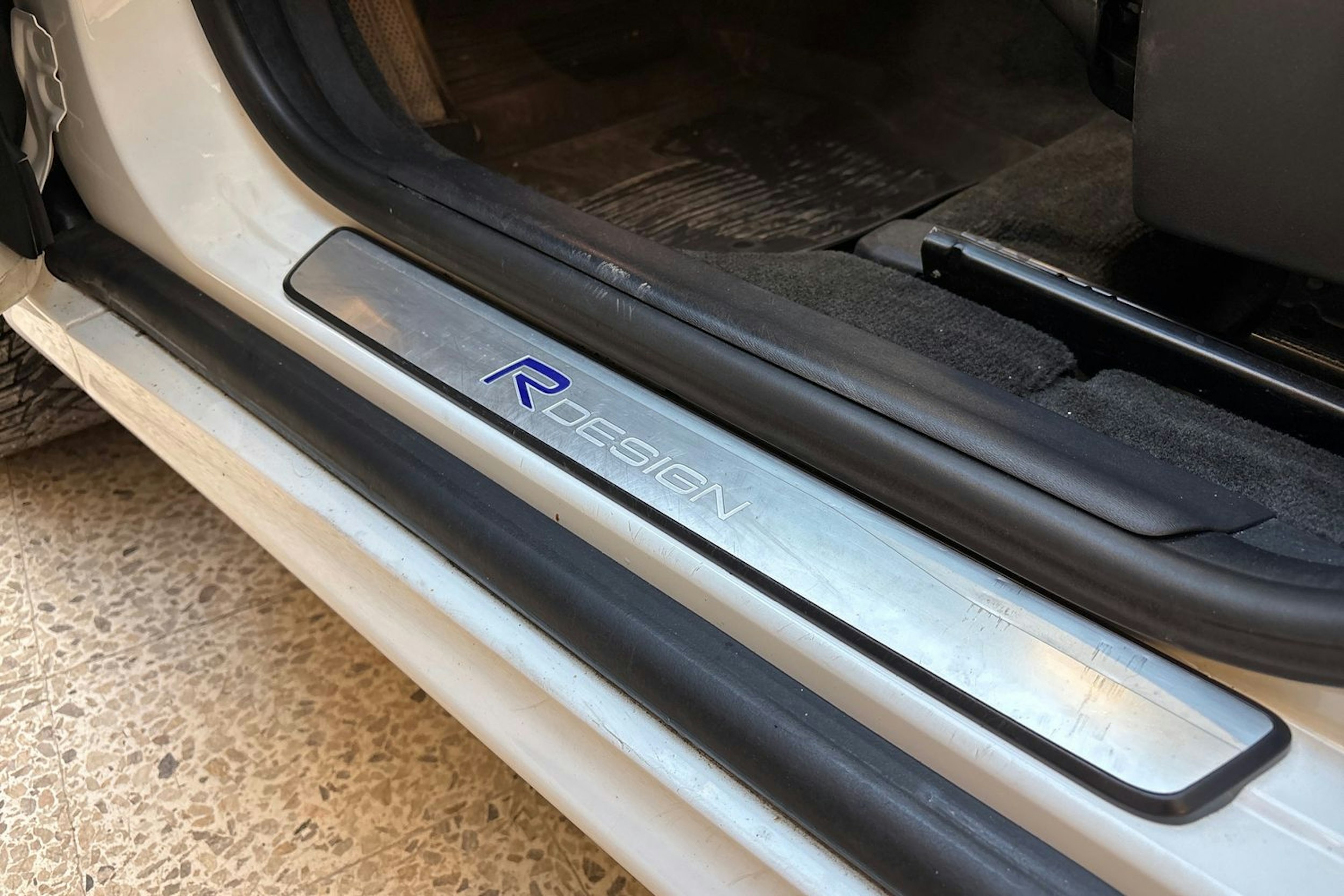 valkoinen Volvo XC60 2016 kuva 19.