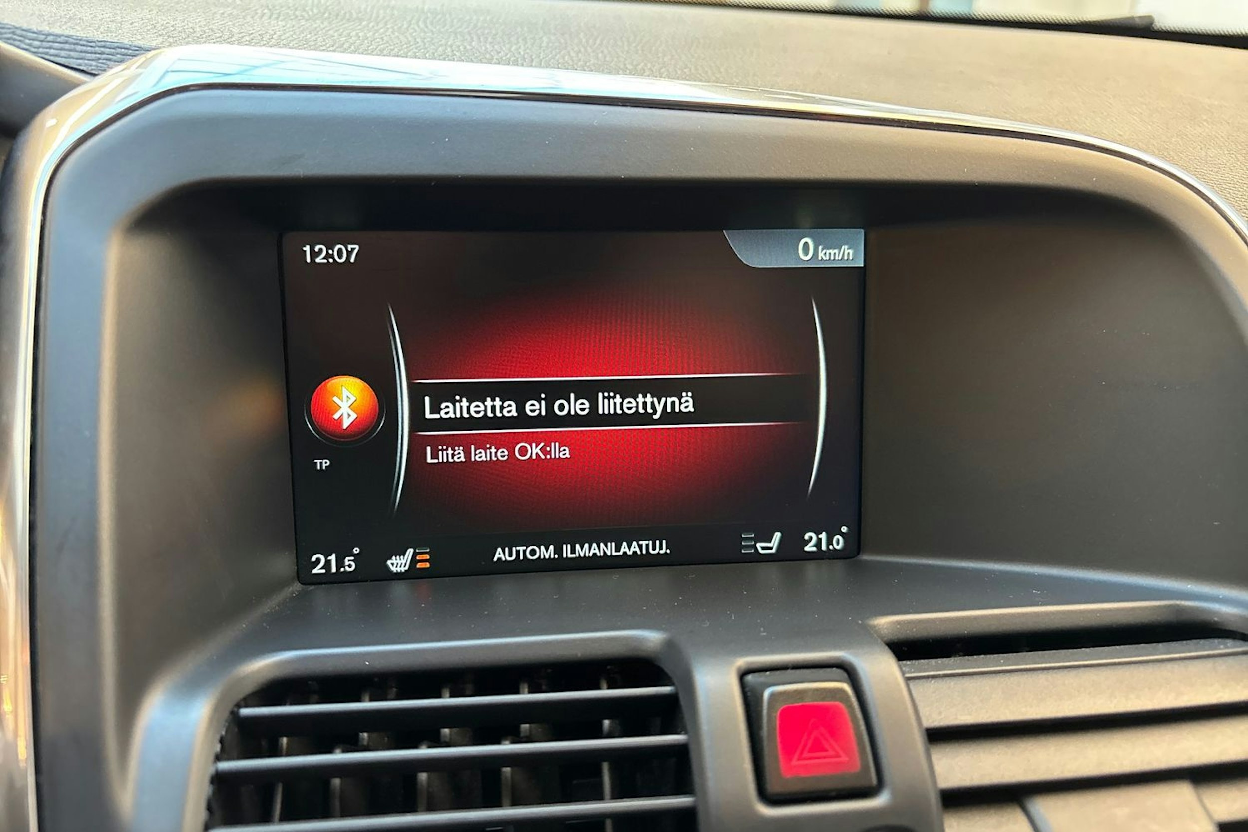 valkoinen Volvo XC60 2016 kuva 22.