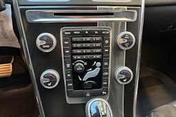 valkoinen Volvo XC60 2016 kuva 24.