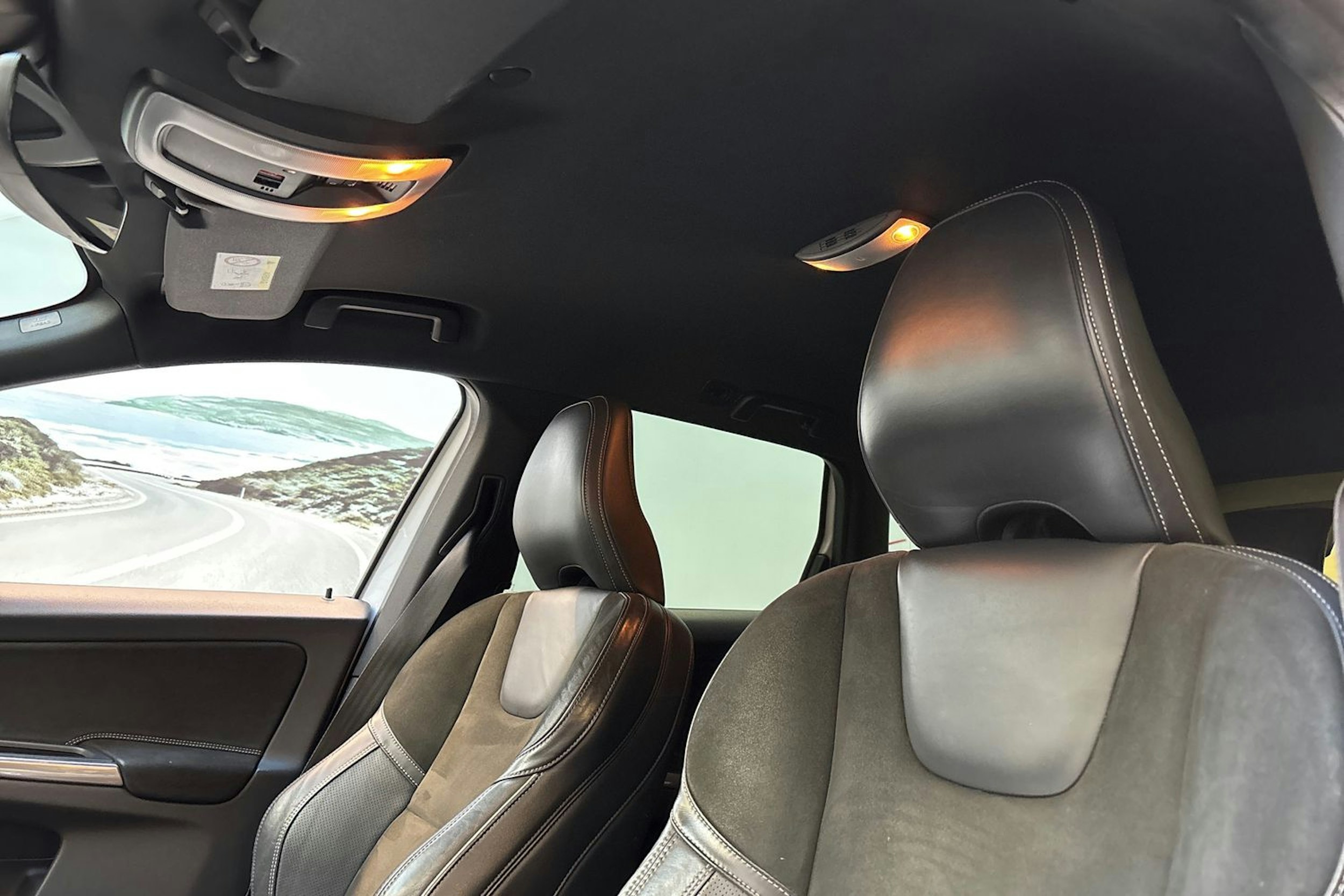 valkoinen Volvo XC60 2016 kuva 28.