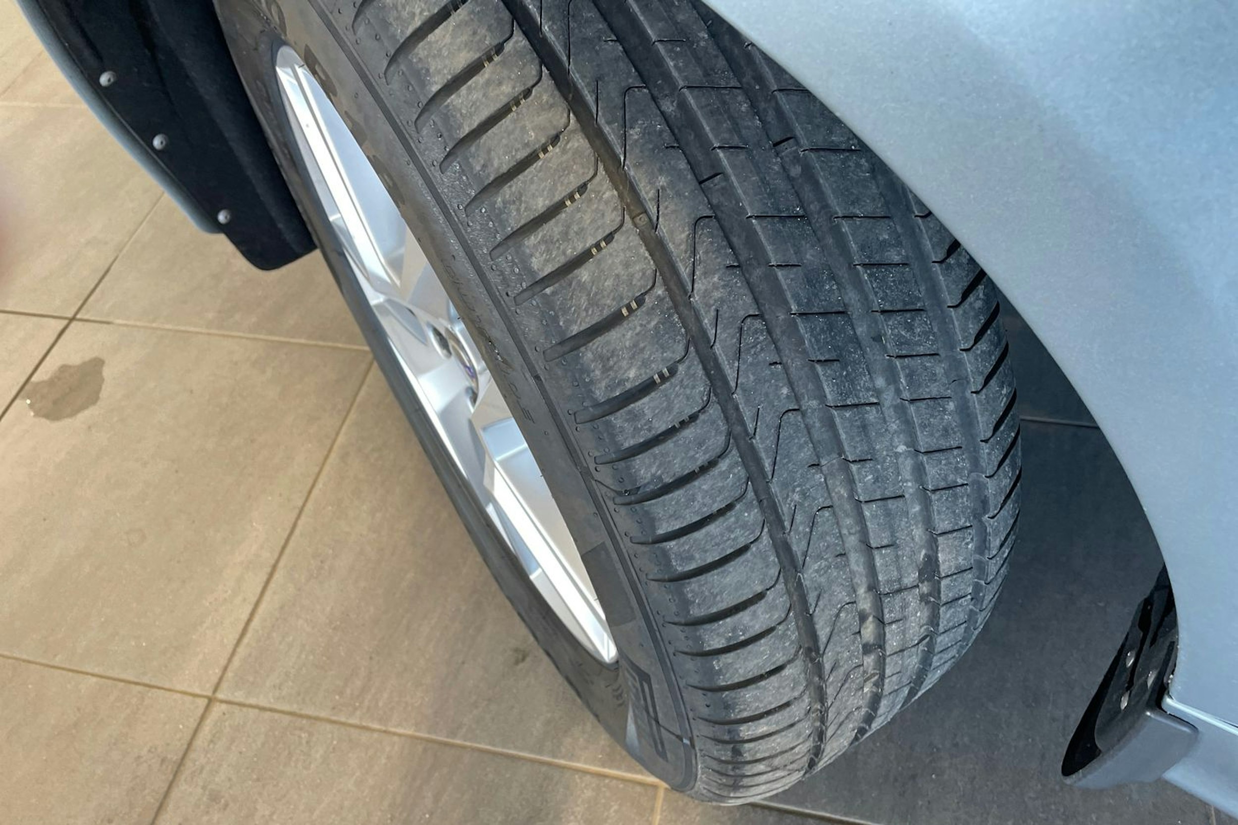 harmaa Volvo XC60 2016 kuva 13.