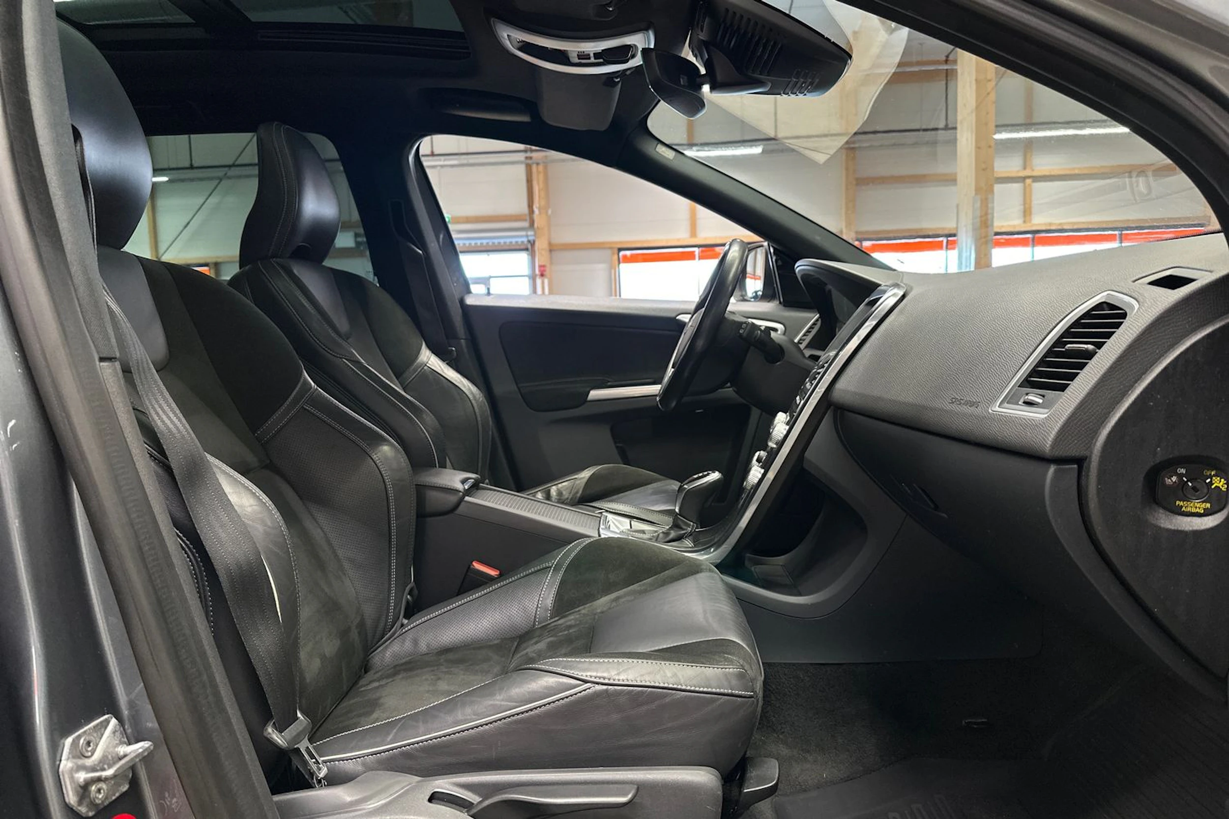 harmaa Volvo XC60 2016 kuva 11.