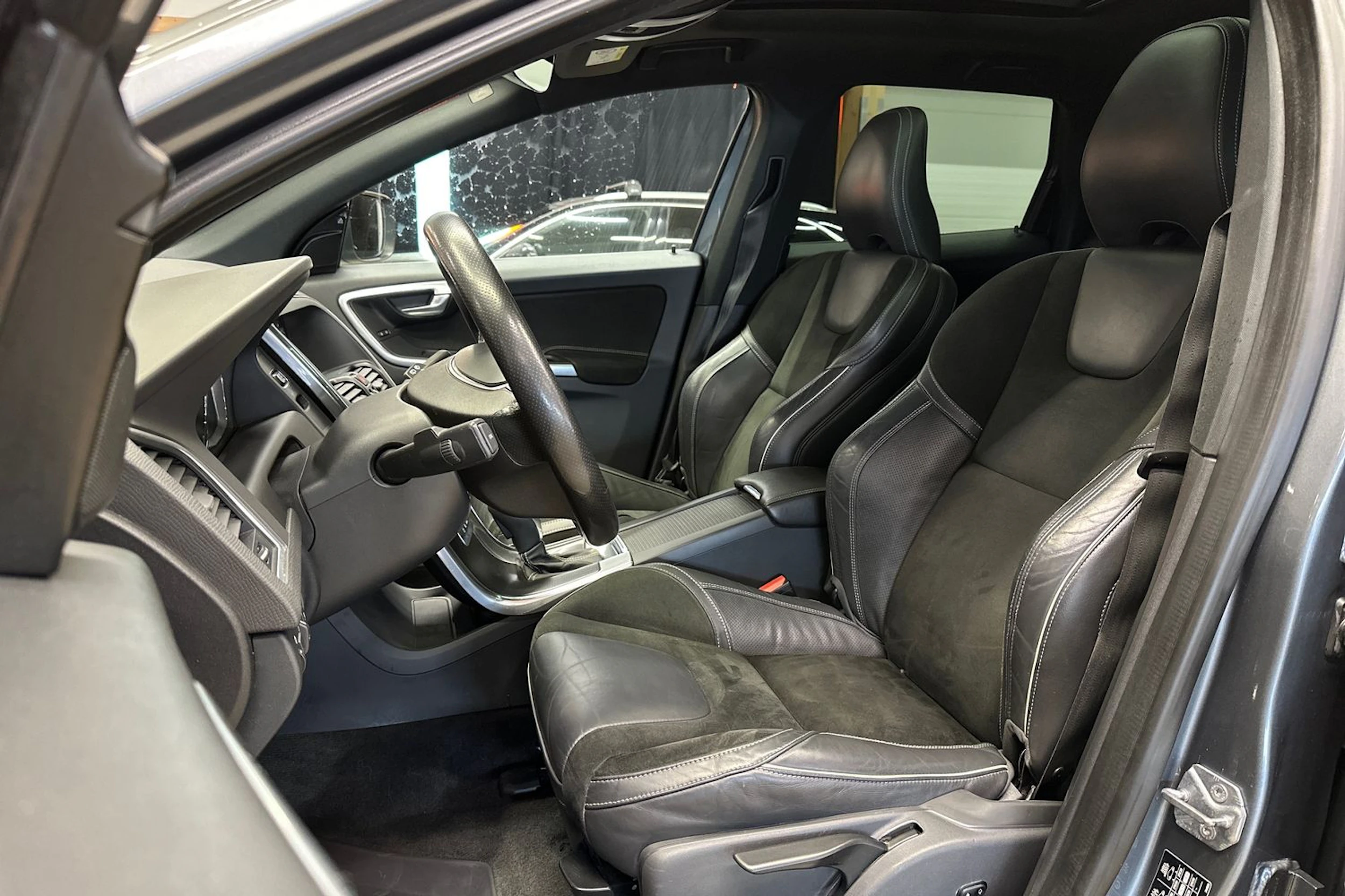 harmaa Volvo XC60 2016 kuva 14.
